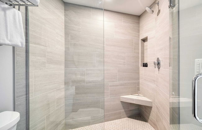 Sunset Cove by Avantstay Beachfront w/ Balcony! - Photo 24