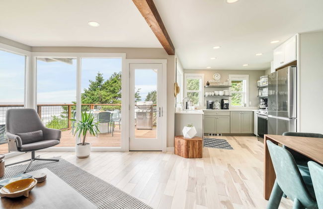 Sunset Cove by Avantstay Beachfront w/ Balcony! - Photo 13