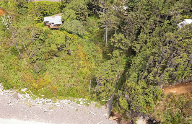 Sunset Cove by Avantstay Beachfront w/ Balcony! - Photo 39