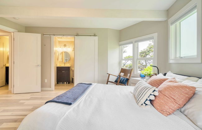 Sunset Cove by Avantstay Beachfront w/ Balcony! - Photo 22