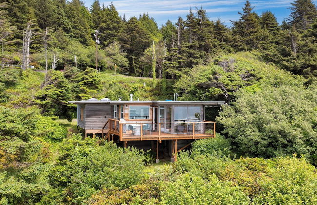 Sunset Cove by Avantstay Beachfront w/ Balcony! - Photo 37