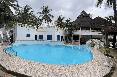 Photo 5 - Charming and Remarkable15-bed Villa in Diani Beach