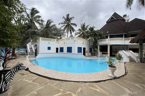 Photo 4 - Charming and Remarkable15-bed Villa in Diani Beach