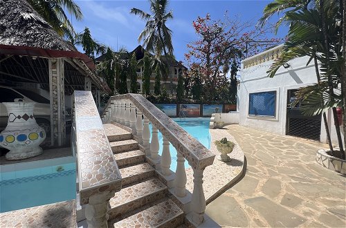 Photo 13 - Charming and Remarkable15-bed Villa in Diani Beach