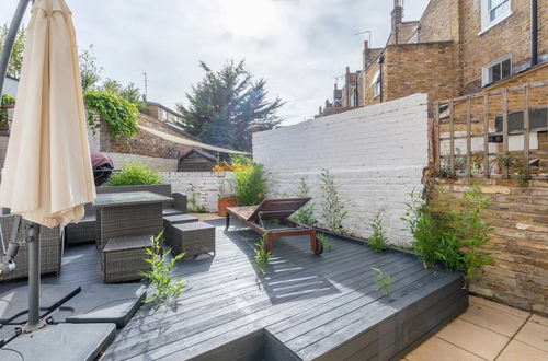 Photo 25 - Stylish 2 Bedroom Home in Islington With Garden