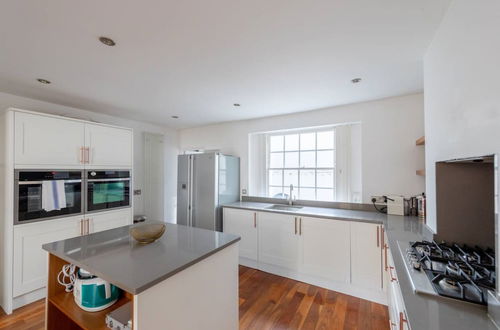 Photo 17 - Stylish 2 Bedroom Home in Islington With Garden