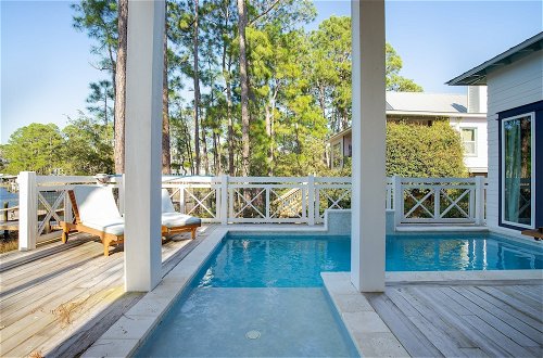 Photo 20 - Seagrove Manor by Avantstay Free Paddle Boards Lake Front Yard & Pet Friendly