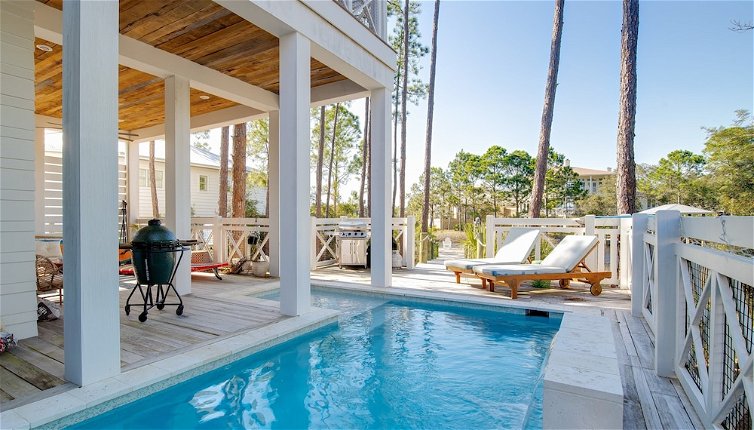 Photo 1 - Seagrove Manor by Avantstay Free Paddle Boards Lake Front Yard & Pet Friendly
