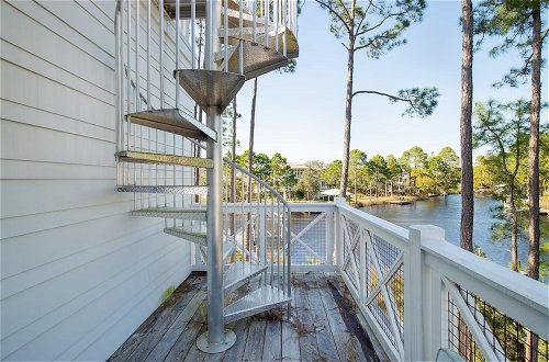 Photo 23 - Seagrove Manor by Avantstay Free Paddle Boards Lake Front Yard & Pet Friendly