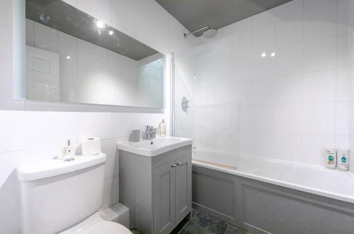 Photo 18 - Spacious 2 Bedroom Flat in Wandsworth