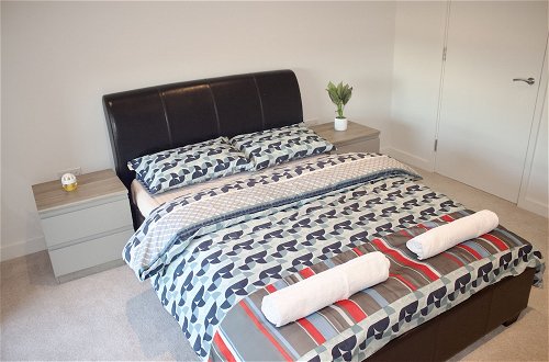 Photo 2 - Impeccable 1bed Apartment in the Heart Ofgreenford