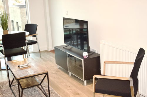 Photo 12 - Impeccable 1bed Apartment in the Heart Ofgreenford