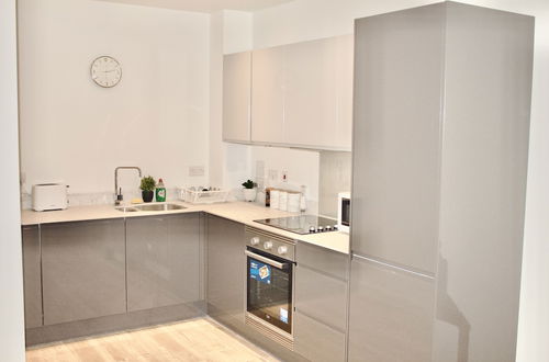 Photo 6 - Impeccable 1bed Apartment in the Heart Ofgreenford