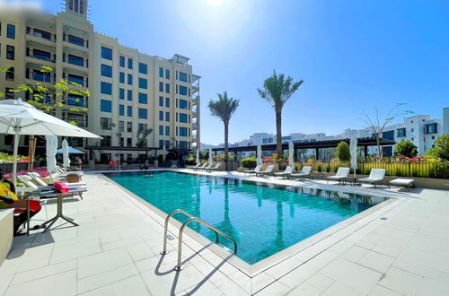 Photo 1 - Elegant Pool View 2BR Apartment