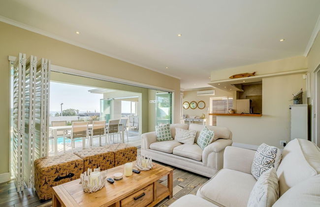 Beach-style Camps Bay Home w Pool Garden Barbados - Foto 12