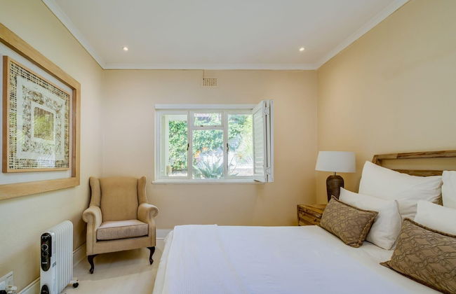 Beach-style Camps Bay Home w Pool Garden Barbados - Foto 27