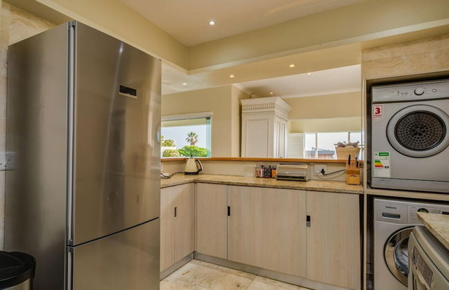 Beach-style Camps Bay Home w Pool Garden Barbados - Foto 19