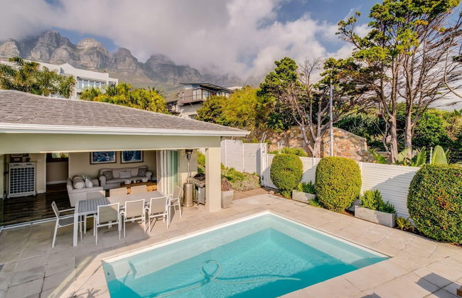 Beach-style Camps Bay Home w Pool Garden Barbados - Foto 6
