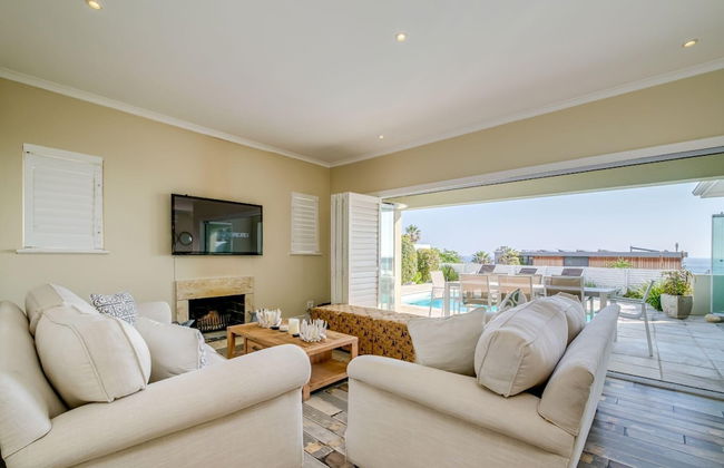 Beach-style Camps Bay Home w Pool Garden Barbados - Foto 3