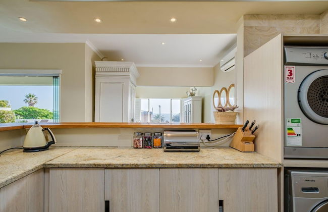 Beach-style Camps Bay Home w Pool Garden Barbados - Foto 18