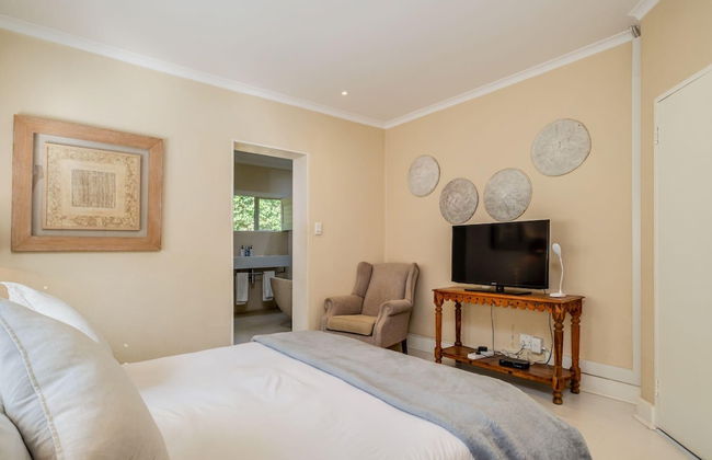 Beach-style Camps Bay Home w Pool Garden Barbados - Foto 35