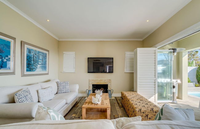 Beach-style Camps Bay Home w Pool Garden Barbados - Foto 11