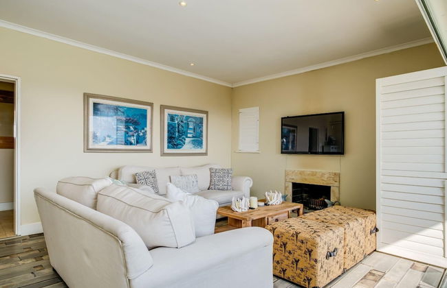 Beach-style Camps Bay Home w Pool Garden Barbados - Foto 10