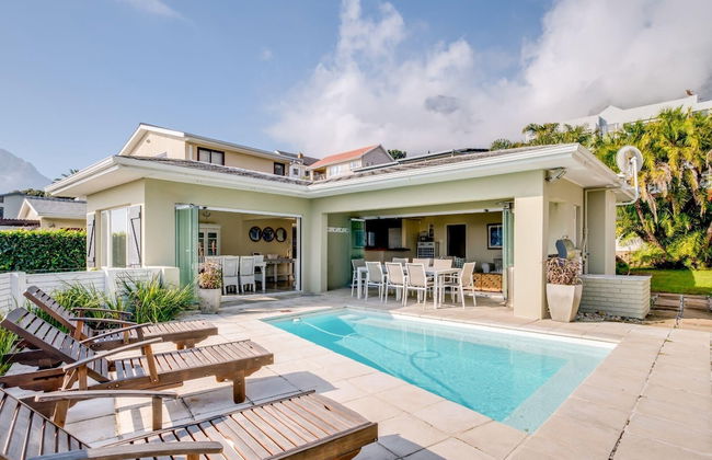 Beach-style Camps Bay Home w Pool Garden Barbados - Foto 2