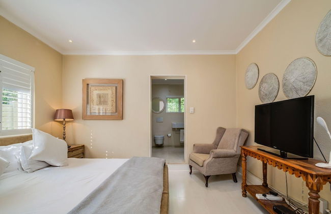 Beach-style Camps Bay Home w Pool Garden Barbados - Foto 23