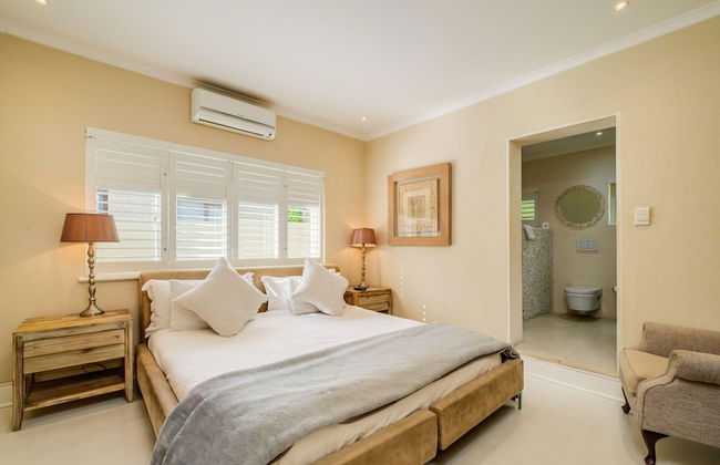 Beach-style Camps Bay Home w Pool Garden Barbados - Foto 31