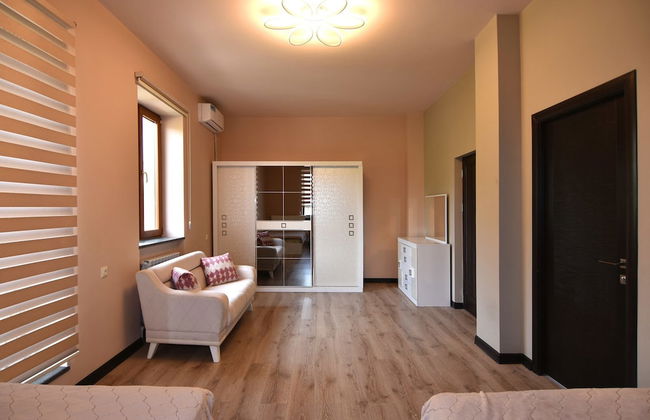 Villa in Nork - Photo 5