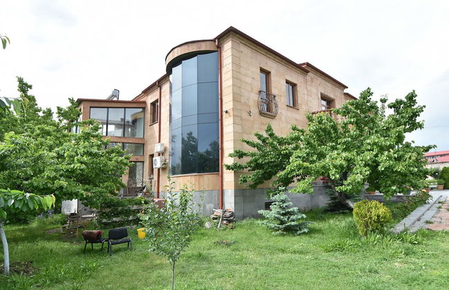 Villa in Nork - Photo 1