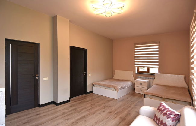 Villa in Nork - Photo 18