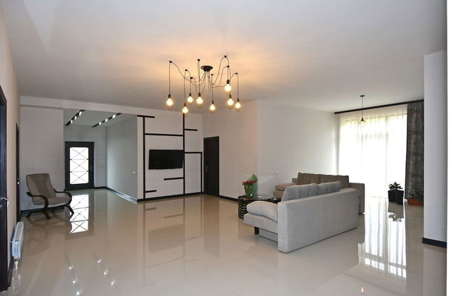 Villa in Nork - Photo 16