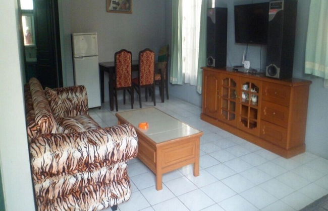 Villa Kota Bunga Tulip - Foto 17
