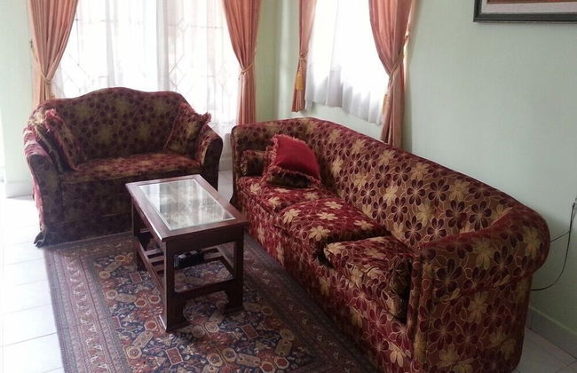 Villa Kota Bunga Tulip - Foto 18