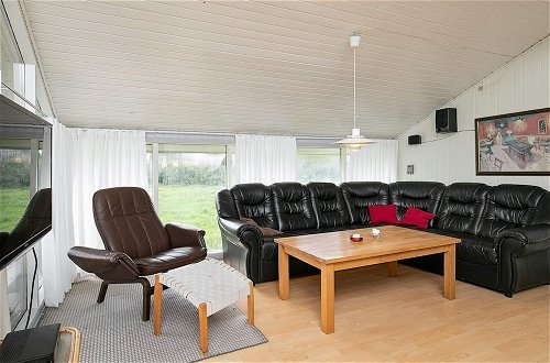 Photo 5 - 9 Person Holiday Home in Hvide Sande