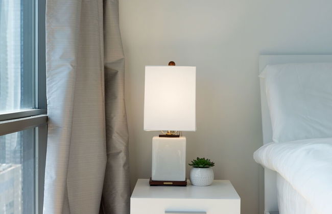elegant condo with panoramic views - Photo 4