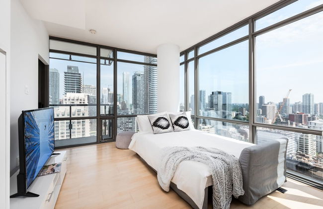 elegant condo with panoramic views - Photo 9