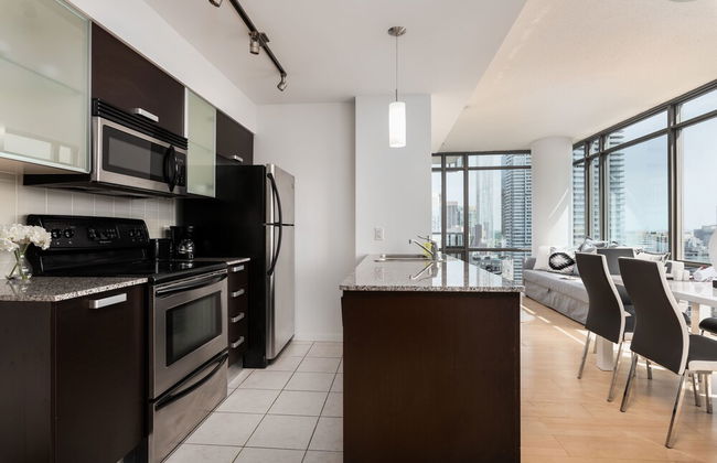 elegant condo with panoramic views - Photo 10