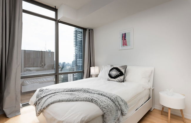 elegant condo with panoramic views - Photo 5