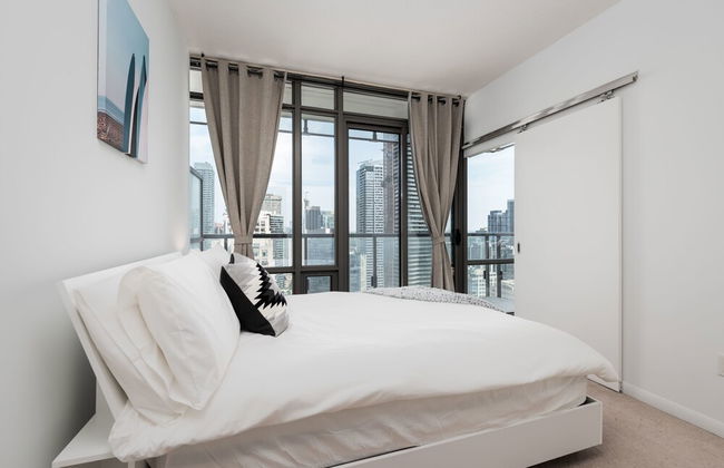 elegant condo with panoramic views - Photo 2
