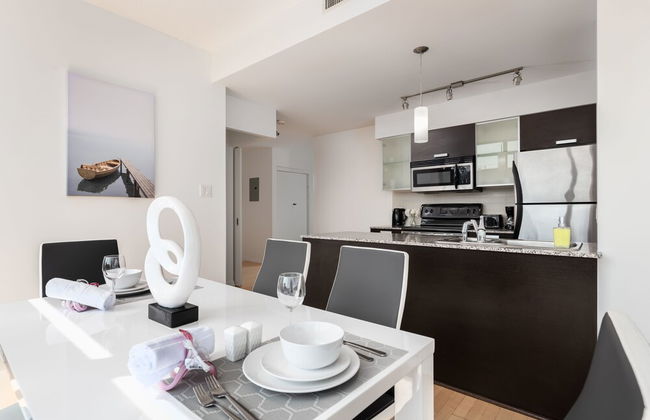 elegant condo with panoramic views - Photo 11
