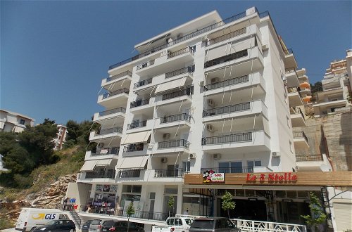 Photo 2 - Doka Apartments