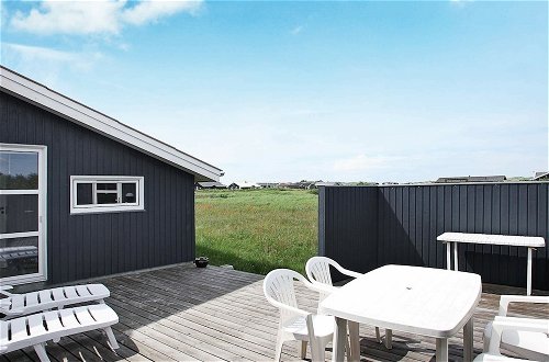 Foto 24 - Lively Holiday Home in Lokken With Terrace