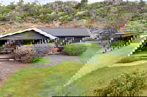 Photo 17 - Holiday Home in Bovallstrand