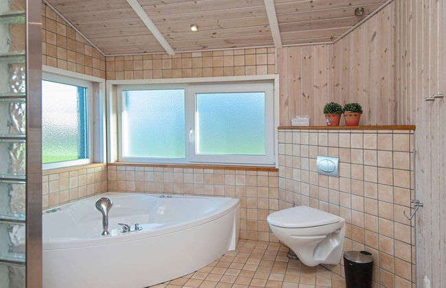6 Person Holiday Home in Tarm - Foto 24