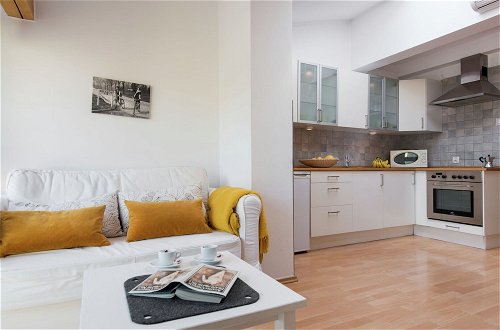 Photo 6 - Modern and Cosy Apartment Near Krakow's Old Town