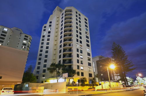 Foto 34 - Surf Regency Apartments