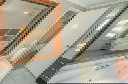 Foto 57 - Waters Edge Apartment